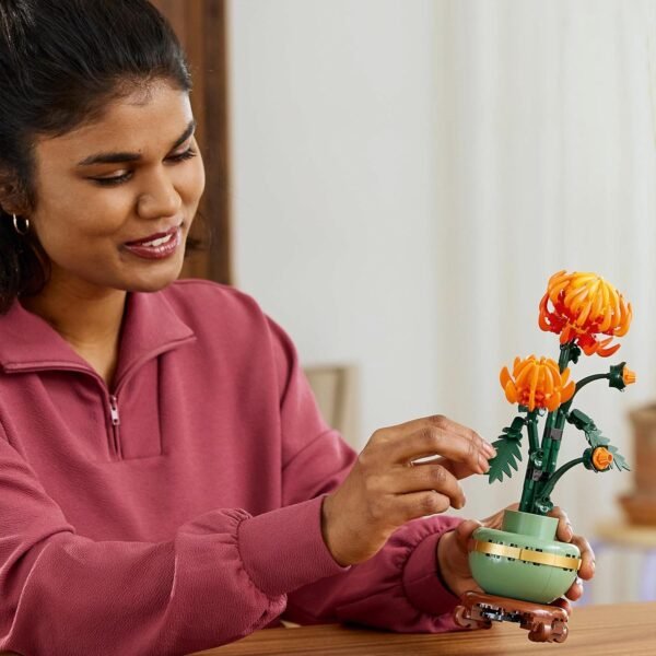 LEGO Botanicals Chrysanthemum Artificial Flower Building Set - Image 6